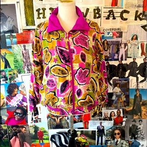 ✨3 for $35✨ Casual Isle wind breaker.